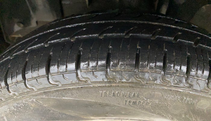 2015 Renault Kwid RXL, Petrol, Manual, 60,481 km, Left Front Tyre Tread