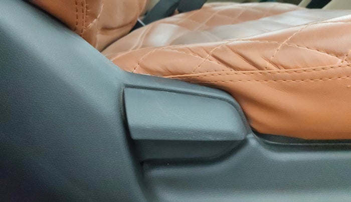 2016 Hyundai Verna 1.4 VTVT, CNG, Manual, 1,07,607 km, Driver Side Adjustment Panel