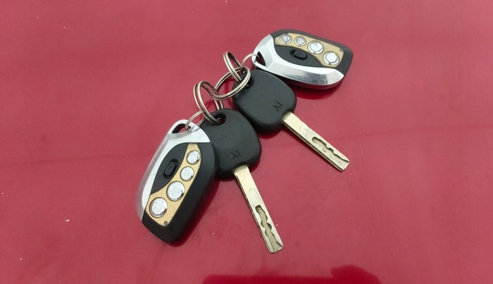 2016 Hyundai Verna 1.4 VTVT, CNG, Manual, 1,07,607 km, Key Close Up