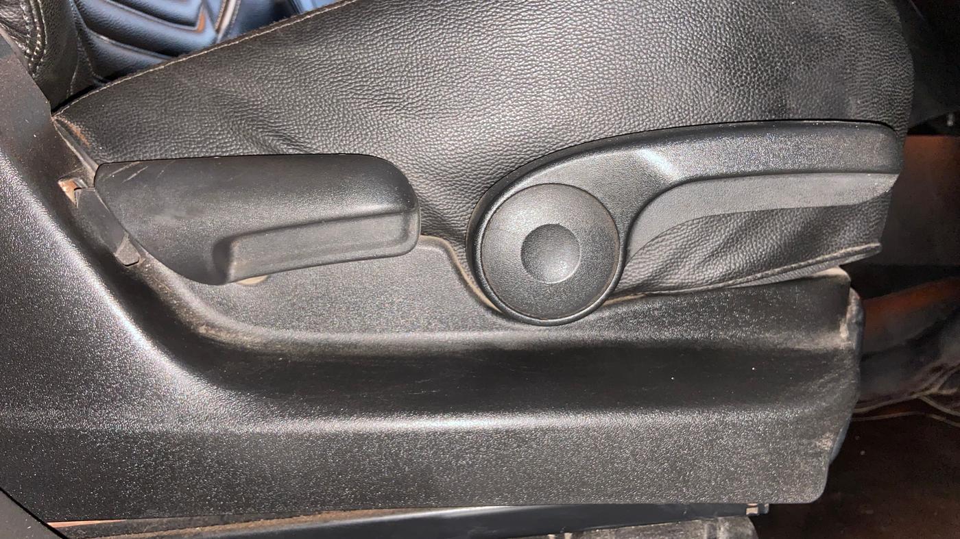 2018 Maruti Vitara Brezza ZDI, Diesel, Manual, 88,638 km, Driver Side Adjustment Panel