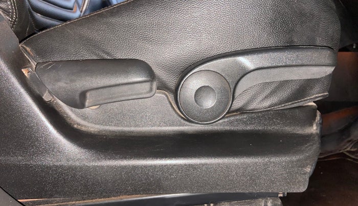 2018 Maruti Vitara Brezza ZDI, Diesel, Manual, 88,638 km, Driver Side Adjustment Panel