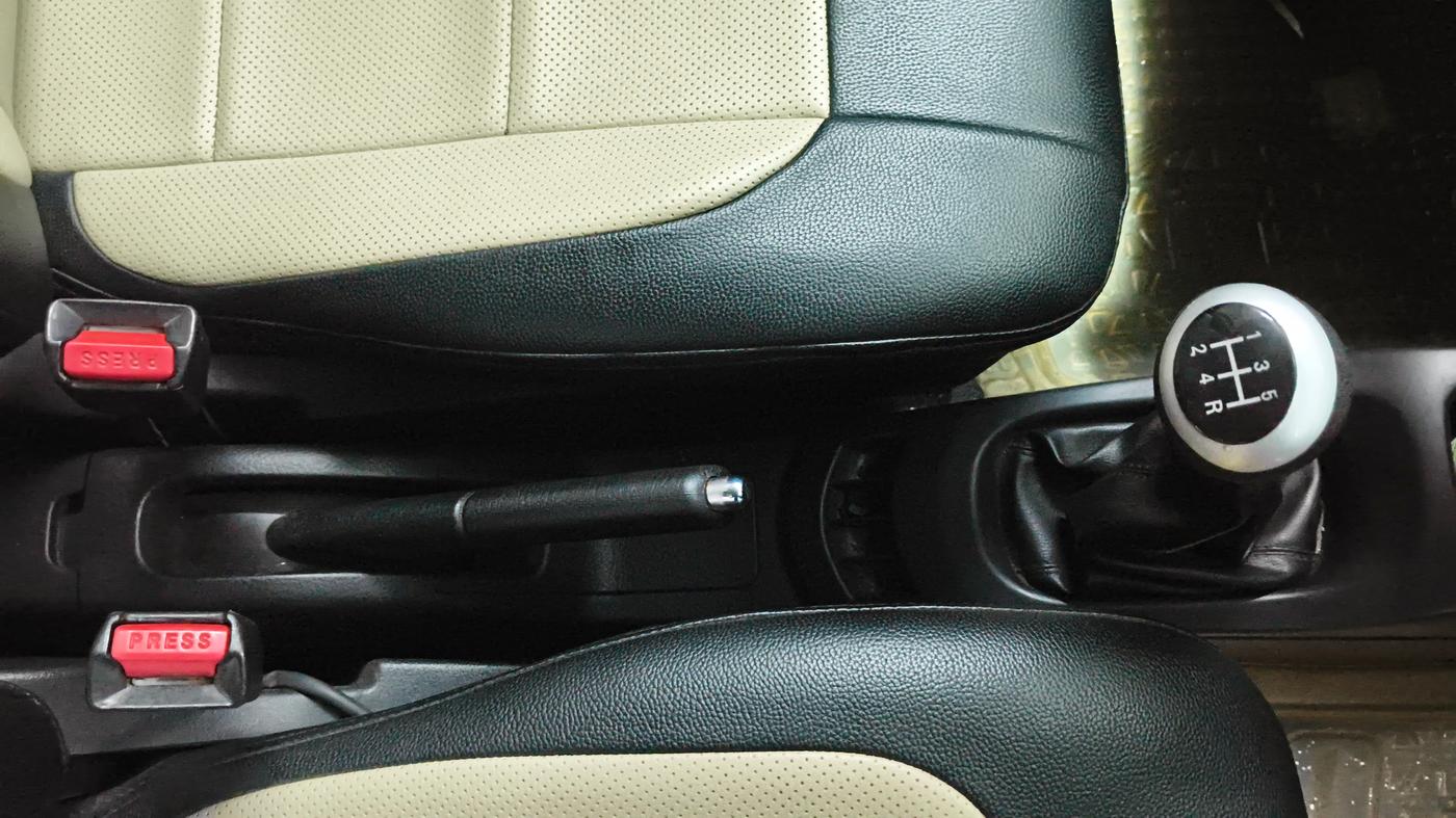 2017 Maruti Wagon R 1.0 VXI, Petrol, Manual, 22,302 km, Gear Lever