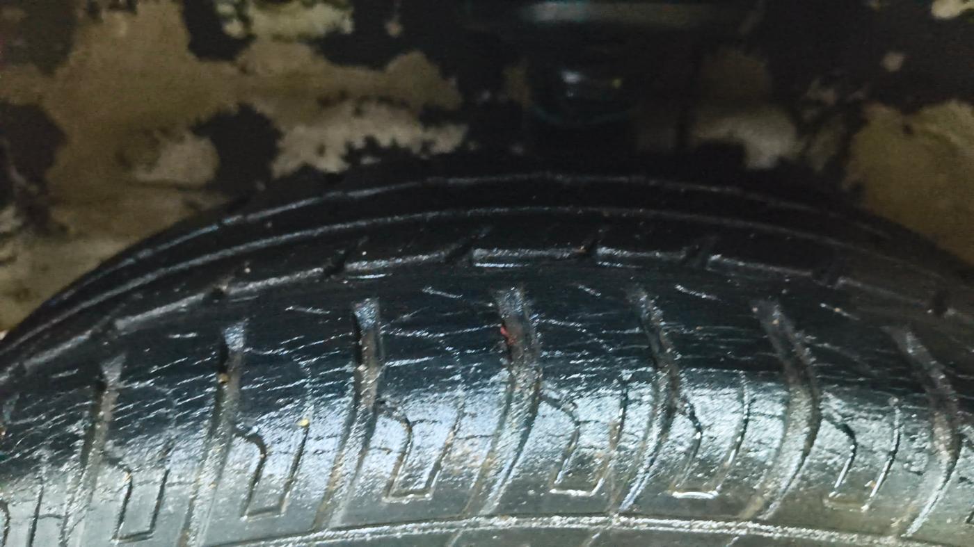 2017 Maruti Wagon R 1.0 VXI, Petrol, Manual, 22,302 km, Left Front Tyre Tread