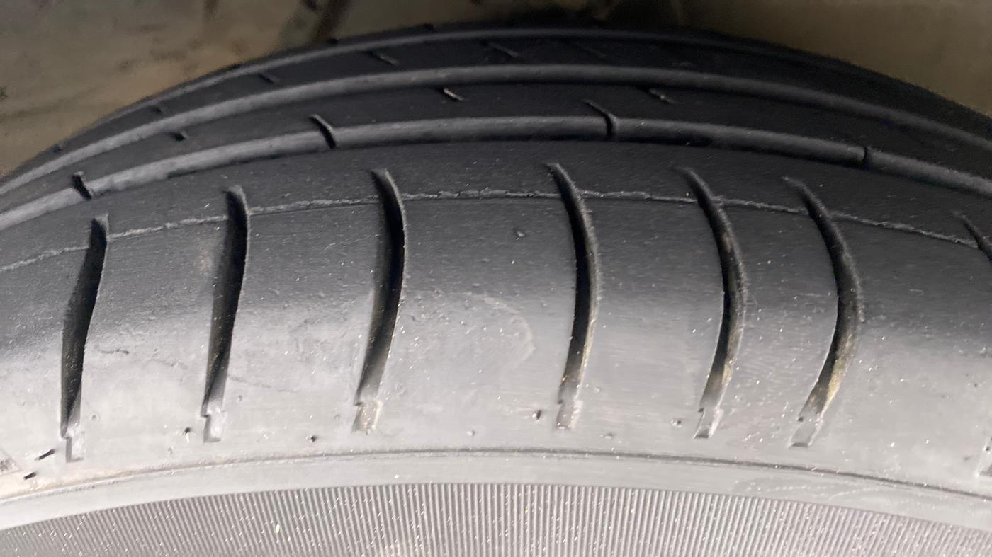 2014 Hyundai i10 SPORTZ 1.1 IRDE2, Petrol, Manual, 64,705 km, Right Front Tyre Tread