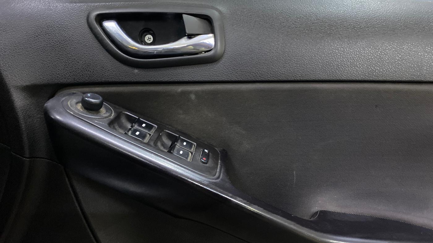 2015 Tata Bolt XT REVOTRON, CNG, Manual, 48,311 km, Driver Side Door Panels Control