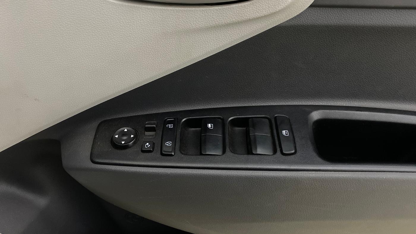 2024 Hyundai GRAND I10 NIOS Sportz 1.2 HY-CNG Duo, CNG, Manual, 27,331 km, Driver Side Door Panels Control