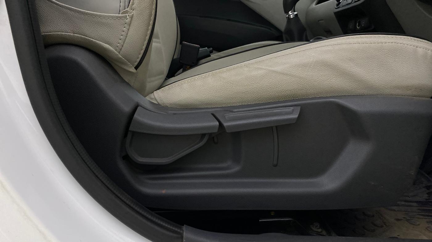 2024 Hyundai GRAND I10 NIOS Sportz 1.2 HY-CNG Duo, CNG, Manual, 27,331 km, Driver Side Adjustment Panel