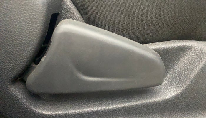 2016 Renault Kwid RXT 0.8, Petrol, Manual, 49,422 km, Driver Side Adjustment Panel