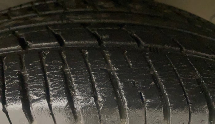 2016 Renault Kwid RXT 0.8, Petrol, Manual, 49,422 km, Right Front Tyre Tread