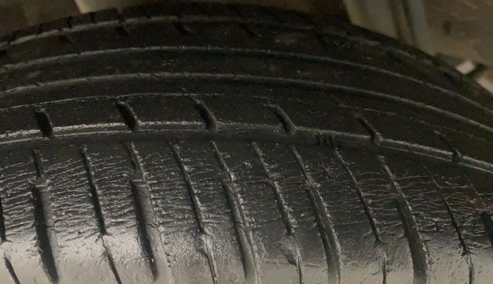 2016 Renault Kwid RXT 0.8, Petrol, Manual, 49,422 km, Right Rear Tyre Tread