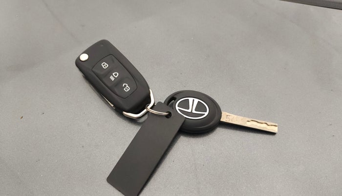 2020 Tata Tiago XZA PLUS PETROL, Petrol, Automatic, 29,521 km, Key Close Up