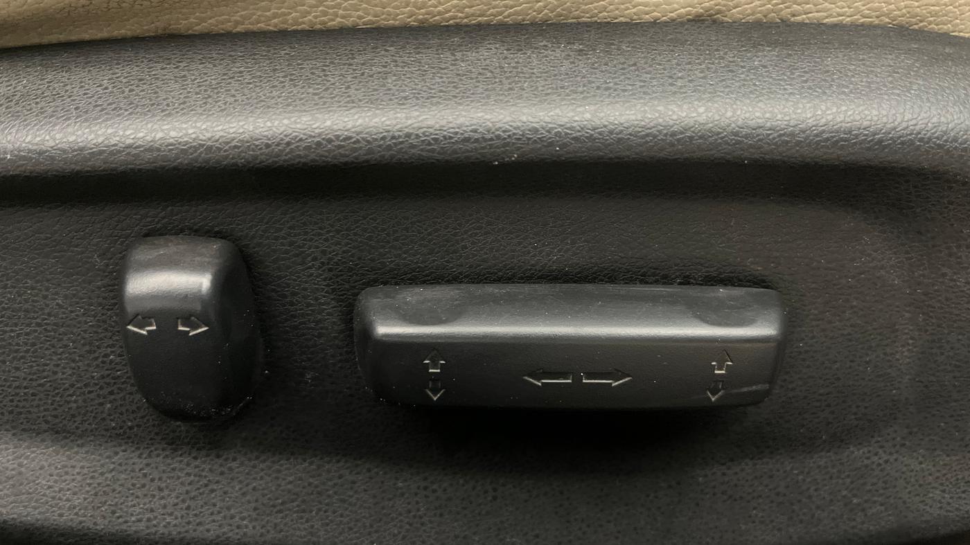 2020 Honda Civic 1.8L I-VTEC VX CVT, Petrol, Automatic, 1,04,643 km, Driver Side Adjustment Panel