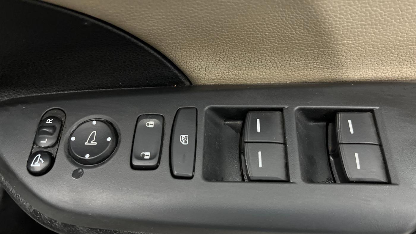 2020 Honda Civic 1.8L I-VTEC VX CVT, Petrol, Automatic, 1,04,643 km, Driver Side Door Panels Control