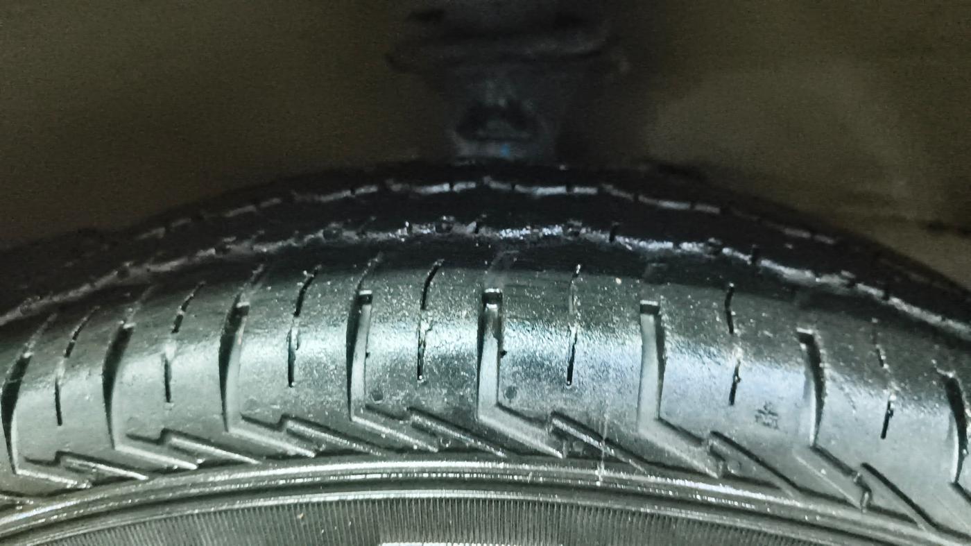 2020 Maruti Eeco 5 STR, Petrol, Manual, 49,755 km, Right Front Tyre Tread