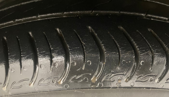 2021 Hyundai AURA SX 1.2, Petrol, Manual, 58,912 km, Left Front Tyre Tread