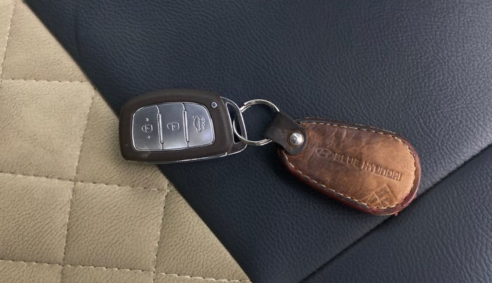 2021 Hyundai AURA SX 1.2, Petrol, Manual, 58,912 km, Key Close Up