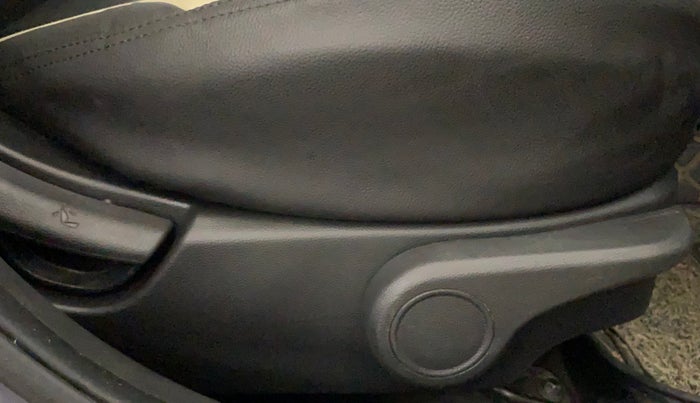 2019 Hyundai Xcent SX 1.2, Petrol, Manual, 44,831 km, Driver Side Adjustment Panel