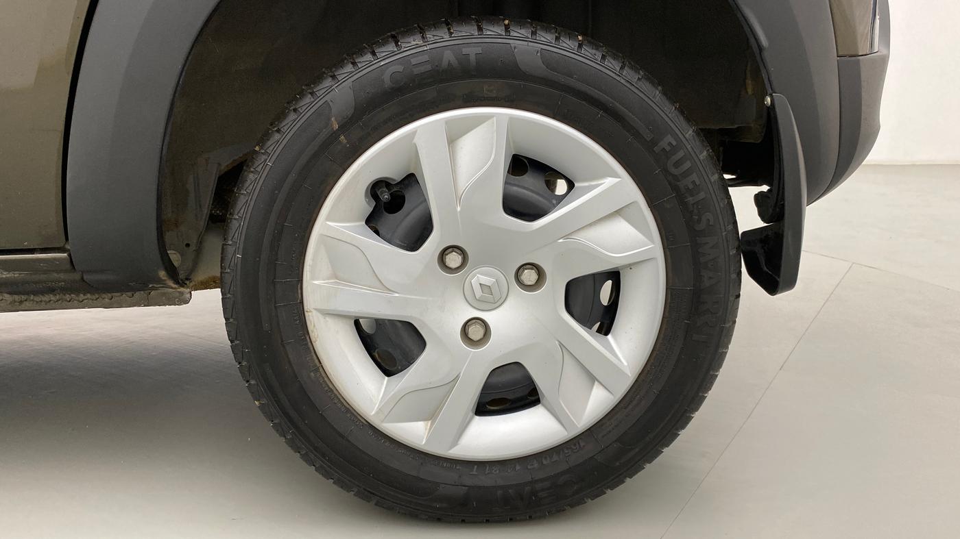 2022 Renault Kwid 1.0 RXT Opt, Petrol, Manual, 5,324 km, Left Rear Wheel