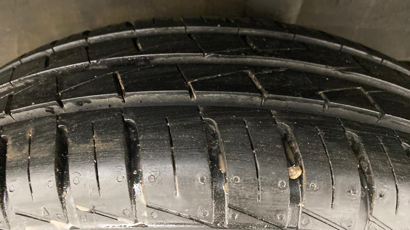 2022 Renault Kwid 1.0 RXT Opt, Petrol, Manual, 5,324 km, Left Rear Tyre Tread