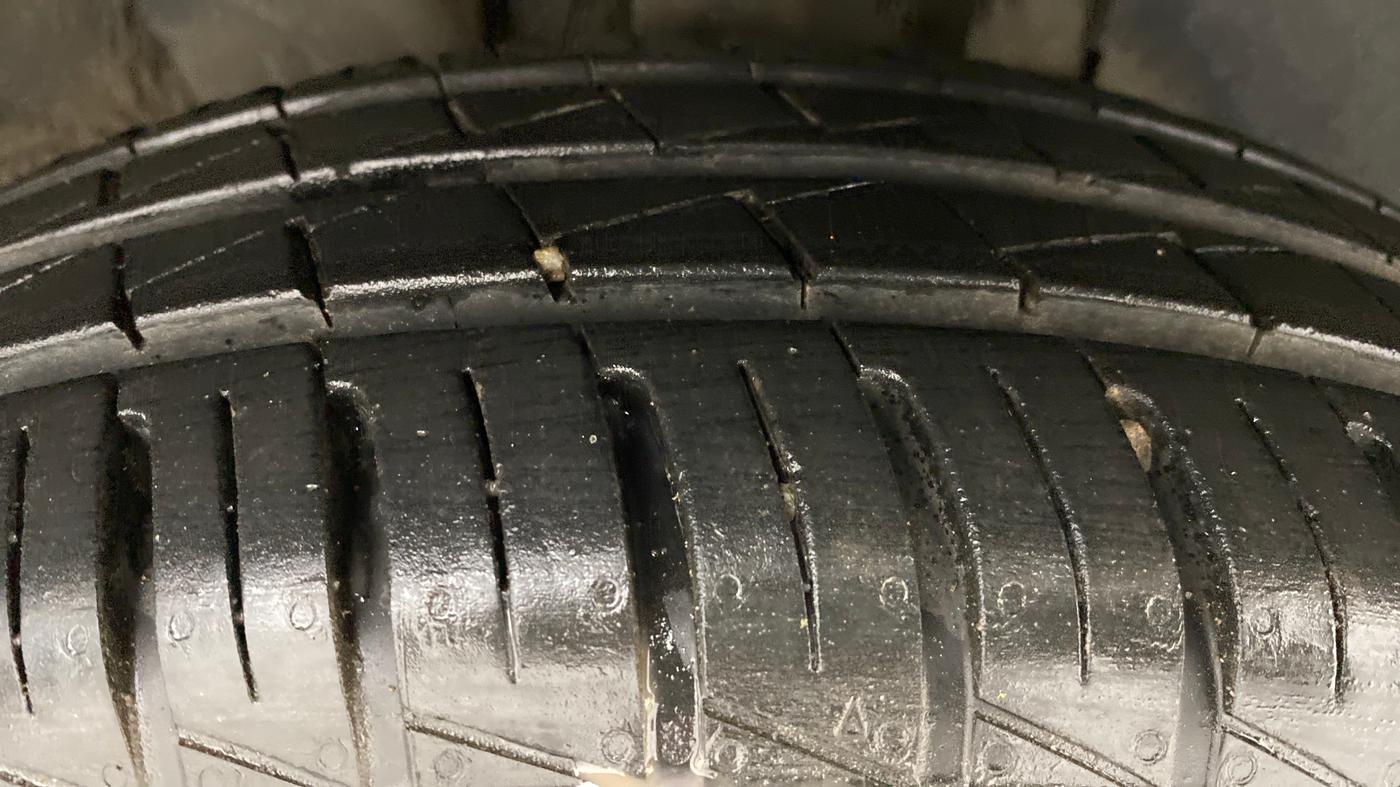 2022 Renault Kwid 1.0 RXT Opt, Petrol, Manual, 5,324 km, Right Front Tyre Tread