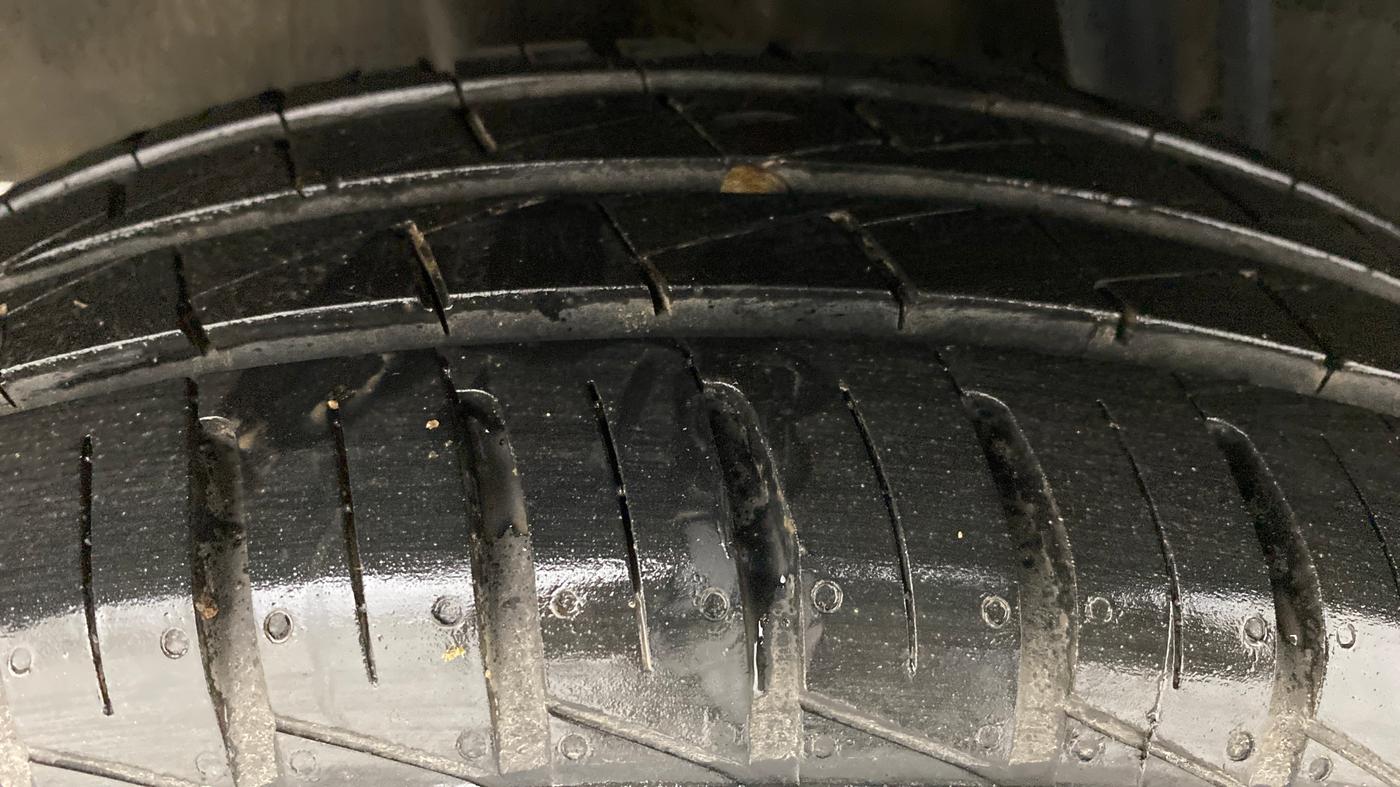 2022 Renault Kwid 1.0 RXT Opt, Petrol, Manual, 5,324 km, Right Rear Tyre Tread