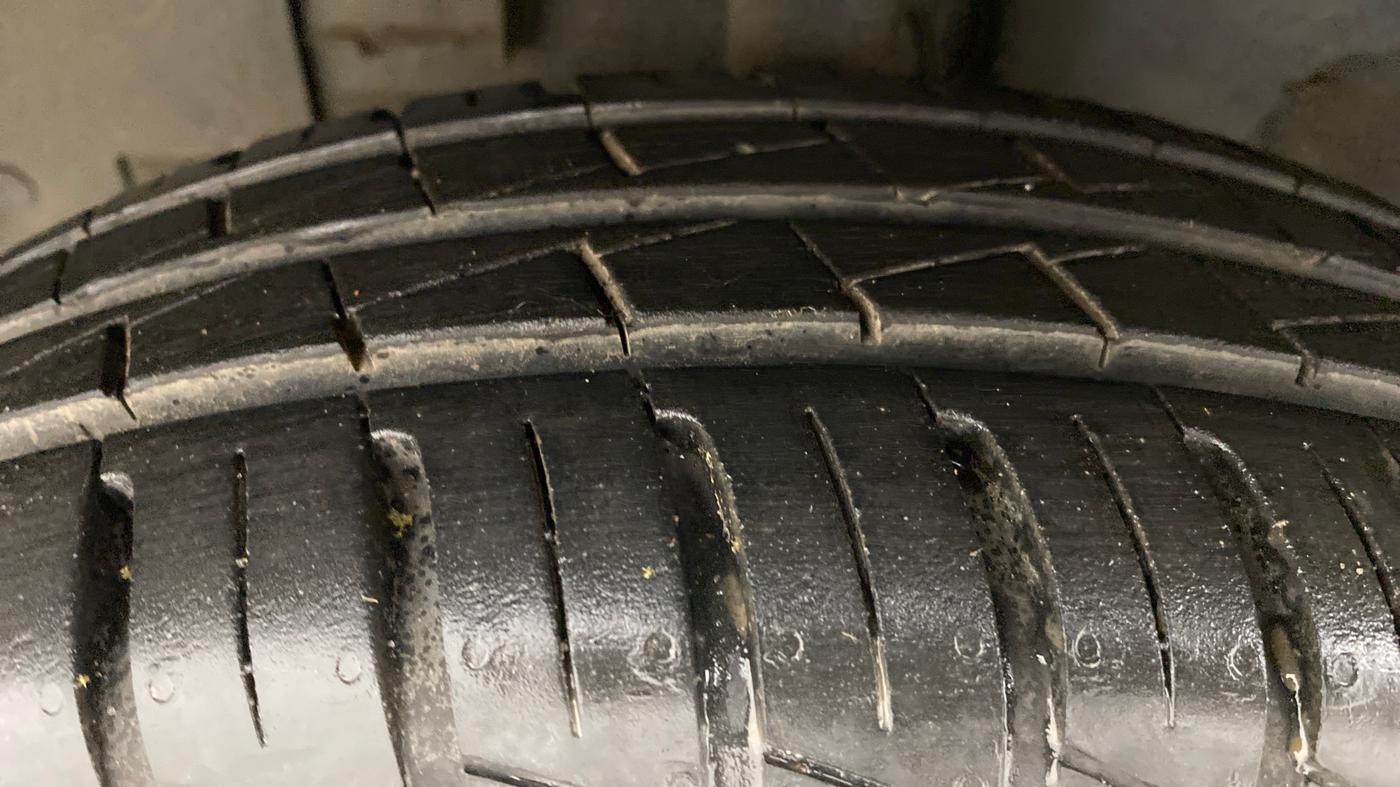 2022 Renault Kwid 1.0 RXT Opt, Petrol, Manual, 5,324 km, Left Front Tyre Tread