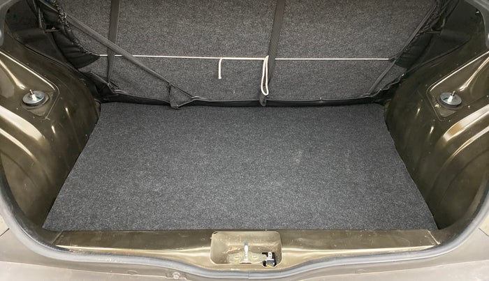 2022 Renault Kwid 1.0 RXT Opt, Petrol, Manual, 5,324 km, Boot Inside