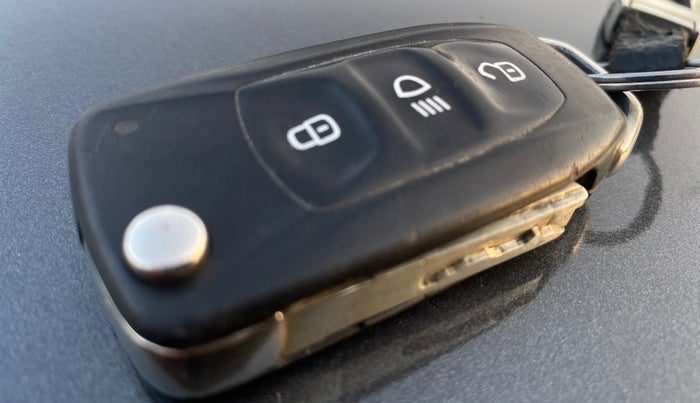 2021 Tata Tiago XT PETROL, Petrol, Manual, 44,033 km, Key Close Up