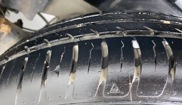 2019 Maruti Dzire VXI, Petrol, Manual, 7,804 km, Left Rear Tyre Tread