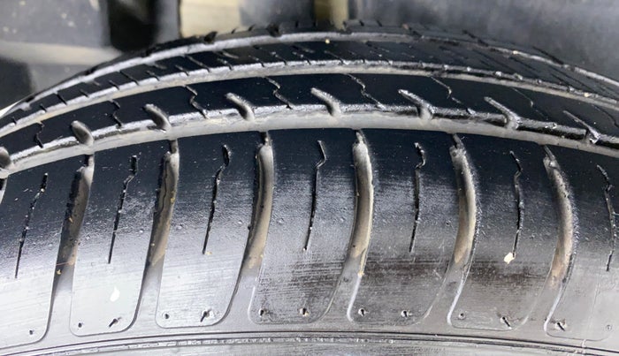 2019 Maruti Dzire VXI, Petrol, Manual, 7,804 km, Right Rear Tyre Tread
