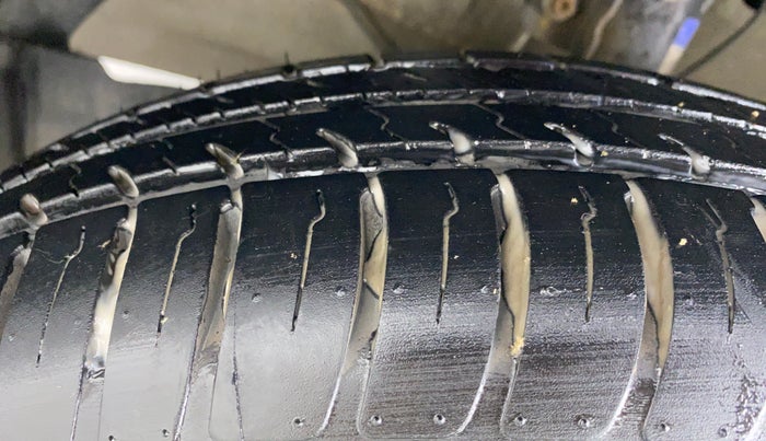 2019 Maruti Dzire VXI, Petrol, Manual, 7,804 km, Left Front Tyre Tread