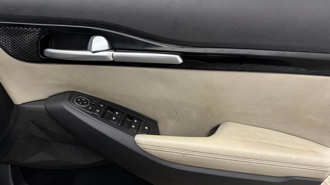 2020 KIA SELTOS HTX IVT 1.5 PETROL, CNG, Automatic, 74,399 km, Driver Side Door Panels Control