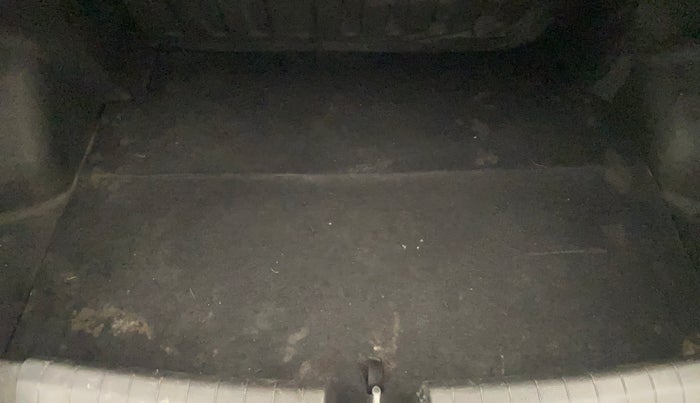 2014 Hyundai Xcent SX 1.2 (O), Petrol, Manual, 79,225 km, Boot Inside