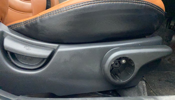 2014 Hyundai Xcent SX 1.2 (O), Petrol, Manual, 79,225 km, Driver Side Adjustment Panel