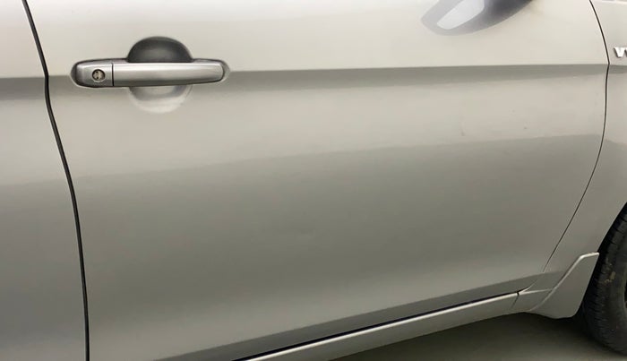 2015 Maruti Ciaz VXI+, Petrol, Manual, 68,617 km, Driver-side door - Minor scratches