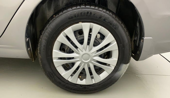 2015 Maruti Ciaz VXI+, Petrol, Manual, 68,617 km, Left Rear Wheel