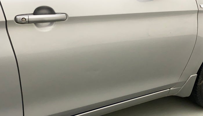 2015 Maruti Ciaz VXI+, Petrol, Manual, 68,617 km, Driver-side door - Slightly dented