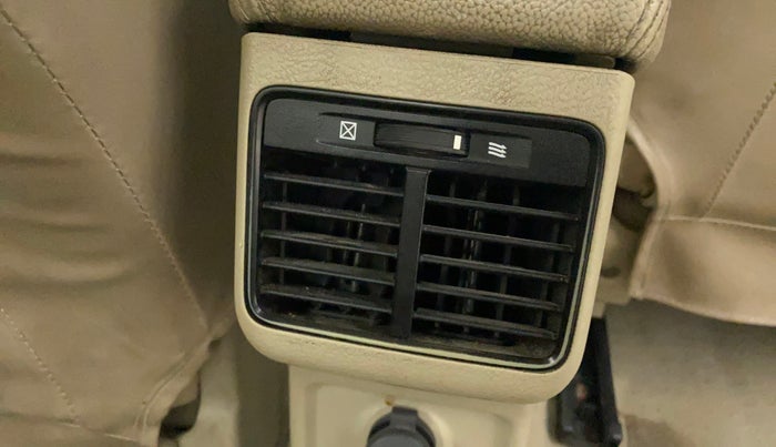 2015 Maruti Ciaz VXI+, Petrol, Manual, 68,617 km, AC Unit - Rear vent has minor damage
