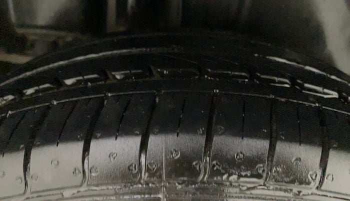 2015 Maruti Ciaz VXI+, Petrol, Manual, 68,617 km, Right Rear Tyre Tread