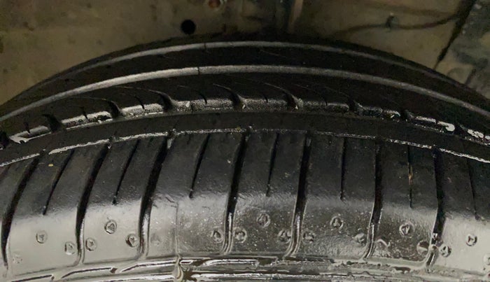 2015 Maruti Ciaz VXI+, Petrol, Manual, 68,617 km, Right Front Tyre Tread