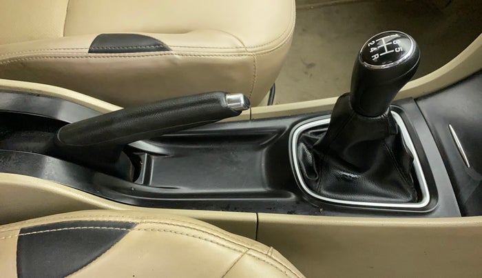 2015 Maruti Ciaz VXI+, Petrol, Manual, 68,617 km, Gear Lever