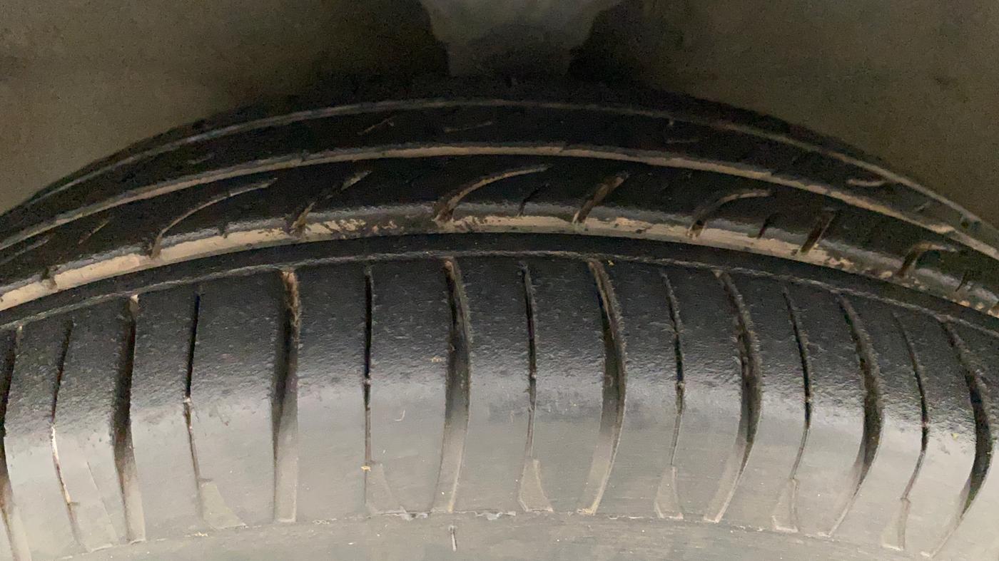 2011 Hyundai Santro Xing GL PLUS, Petrol, Manual, 43,324 km, Left Front Tyre Tread