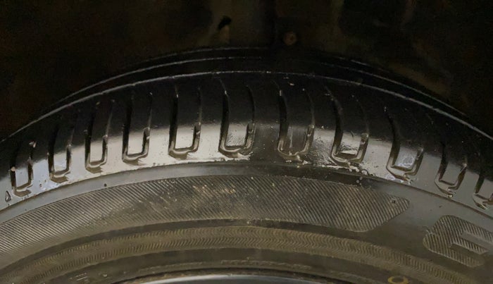 2021 Maruti XL6 ALPHA MT, Petrol, Manual, 91,044 km, Right Front Tyre Tread