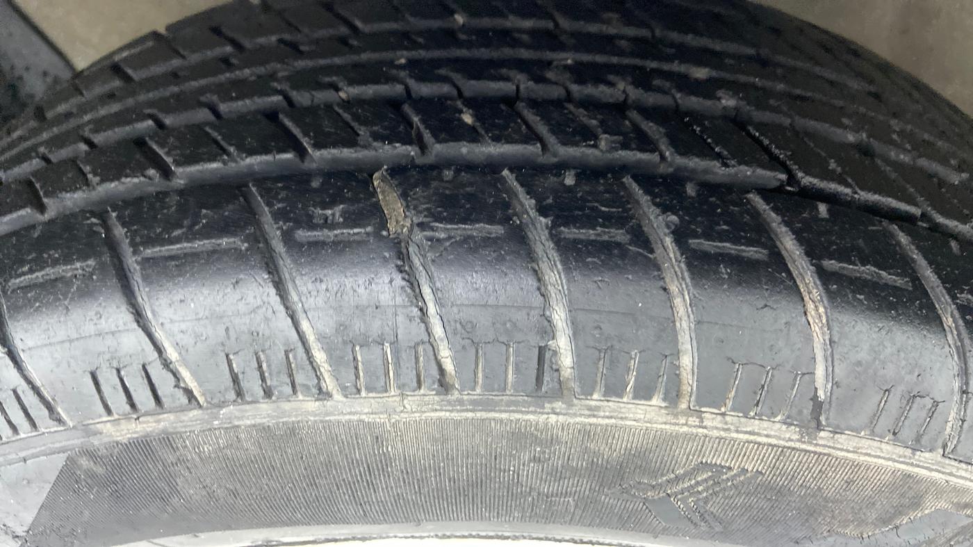 2010 Maruti Ritz ZXI, Petrol, Manual, 33,878 km, Left Front Tyre Tread