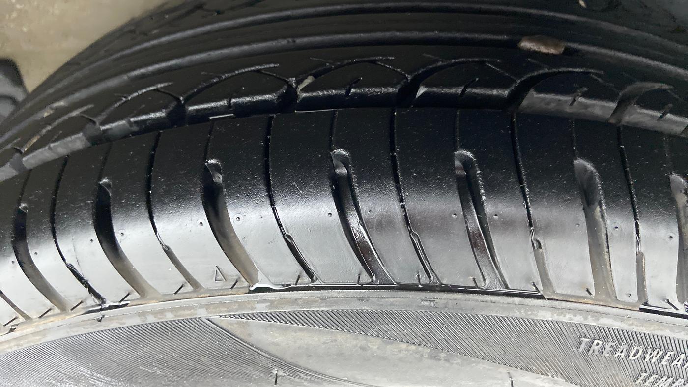 2010 Maruti Ritz ZXI, Petrol, Manual, 33,878 km, Left Rear Tyre Tread
