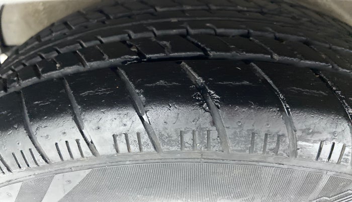 2010 Maruti Ritz ZXI, Petrol, Manual, 33,878 km, Right Rear Tyre Tread