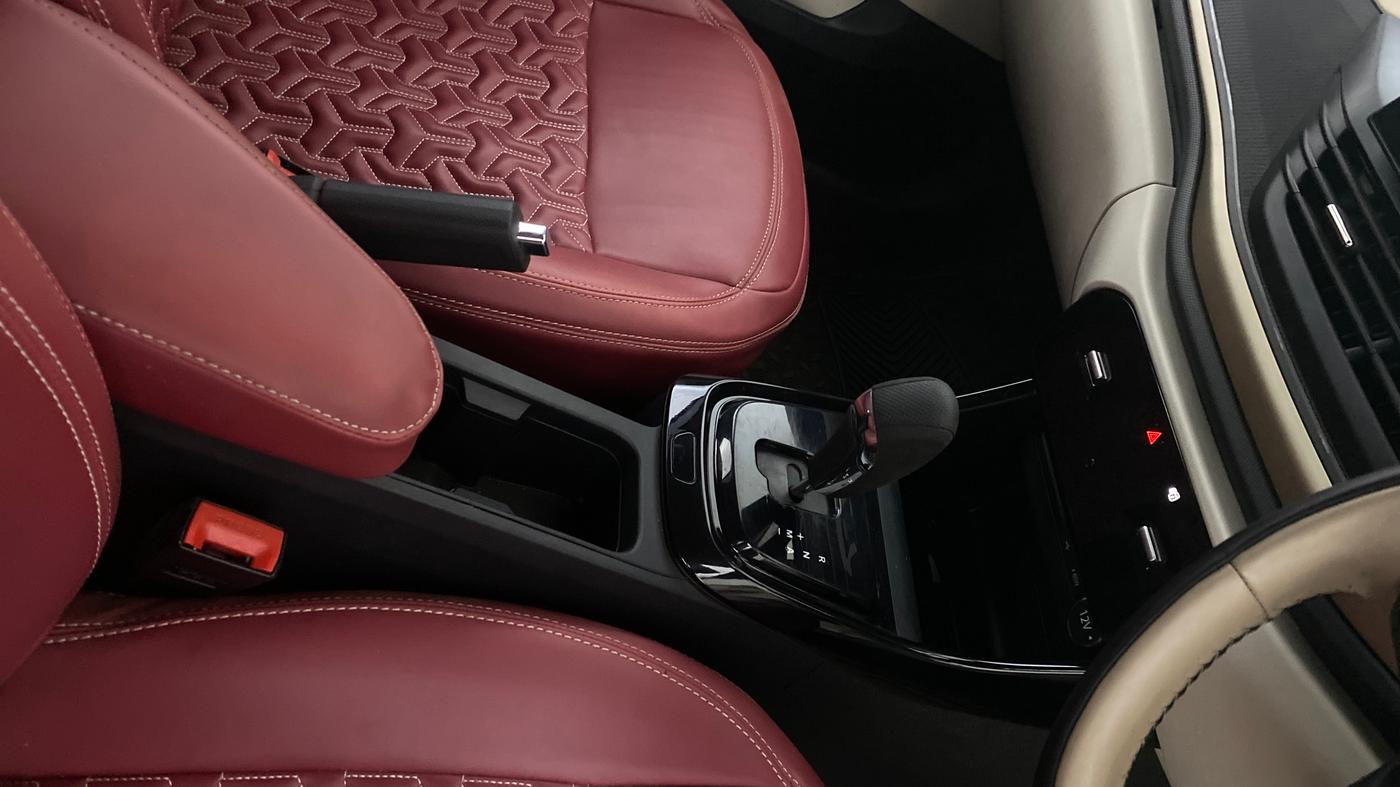 2025 Tata ALTROZ Creative Petrol 5AMT, Petrol, Automatic, 9,054 km, Gear Lever