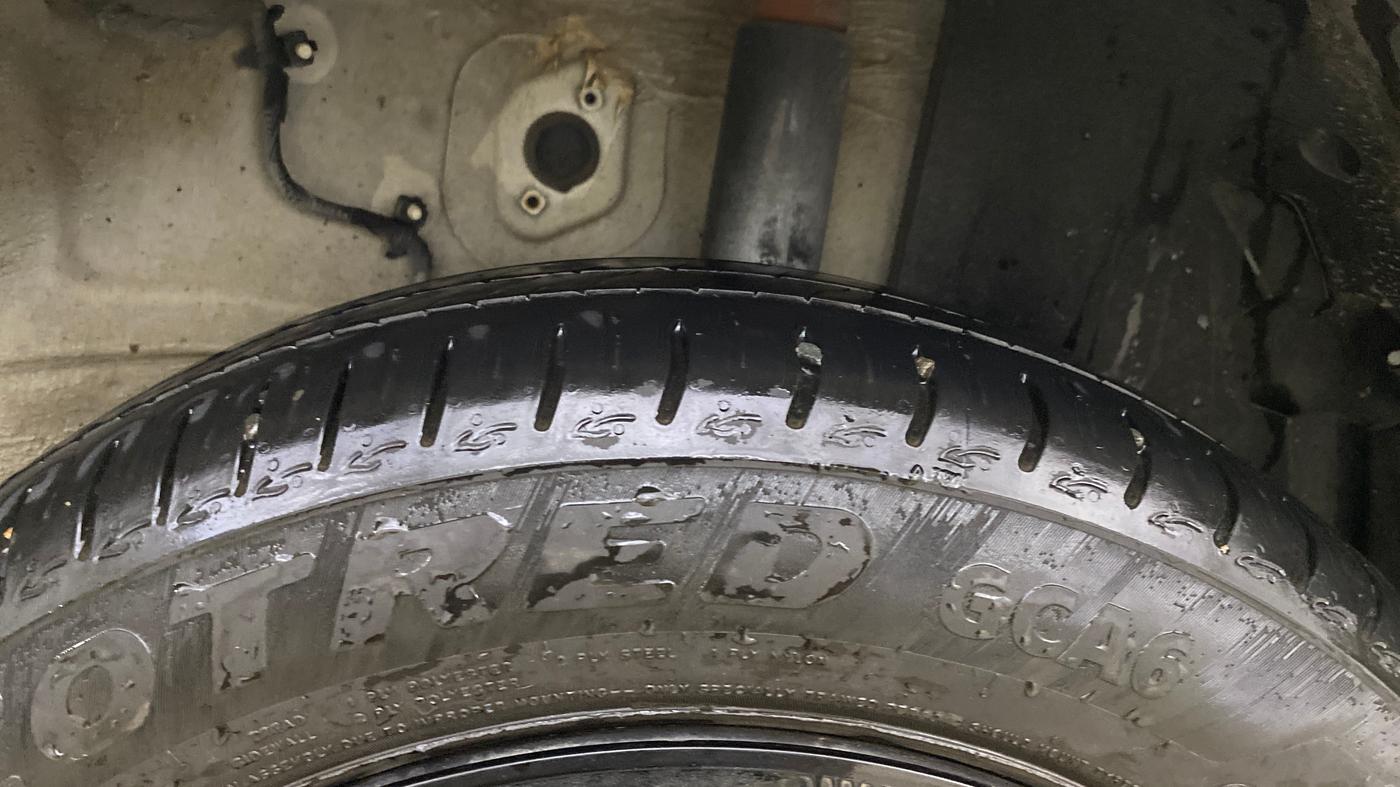 2025 Tata ALTROZ Creative Petrol 5AMT, Petrol, Automatic, 9,054 km, Left Rear Tyre Tread