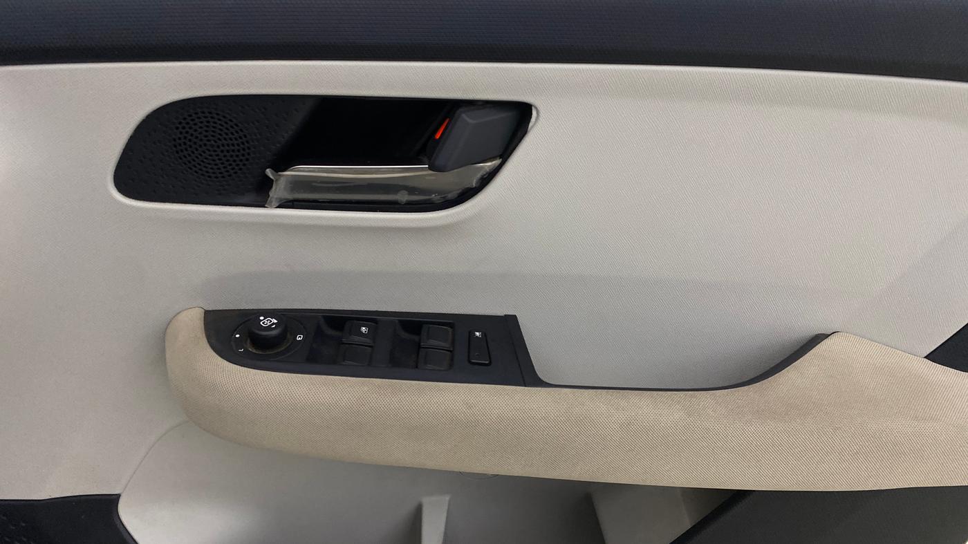 2025 Tata ALTROZ Creative Petrol 5AMT, Petrol, Automatic, 9,054 km, Driver Side Door Panels Control