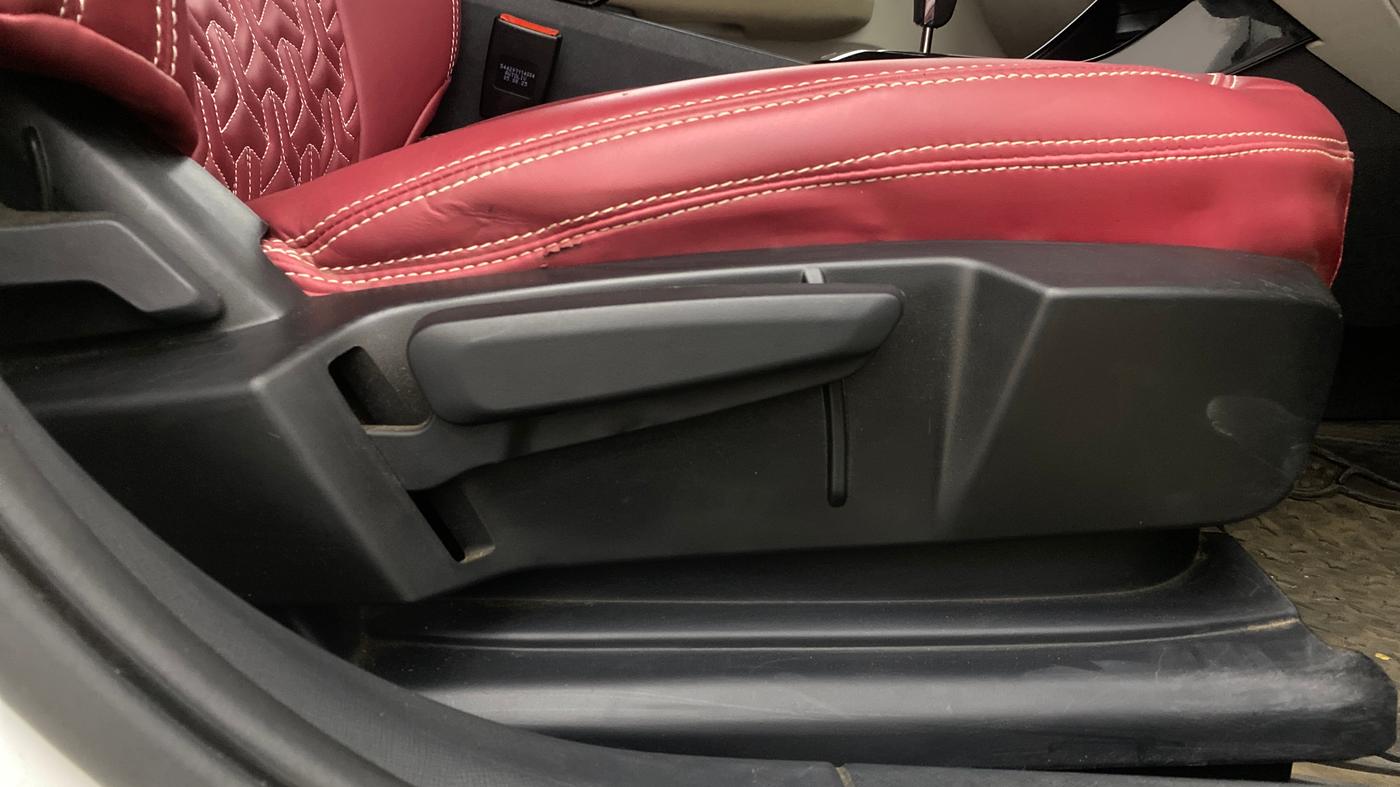 2025 Tata ALTROZ Creative Petrol 5AMT, Petrol, Automatic, 9,054 km, Driver Side Adjustment Panel